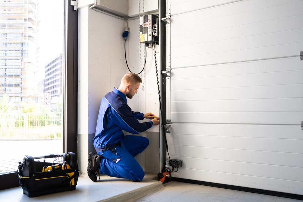 garage door worker